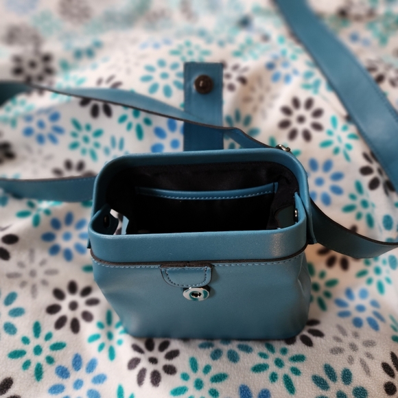 Small blue waist purse - Picture 2 of 7